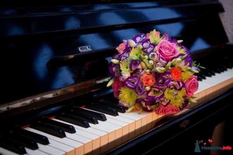 Букет невесты из эустом, астр и роз в сиренево-розовых тонах с желтым акцентом  - фото 428617 Невеста01