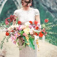 Букет невесты из роз, пионов, орхидей, антиринума и ранункулюсов