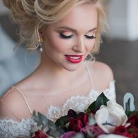 Классический свадебный макияж со стрелкой