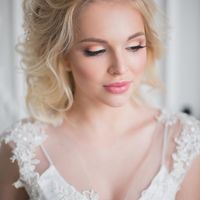 Классический свадебный макияж со стрелкой
