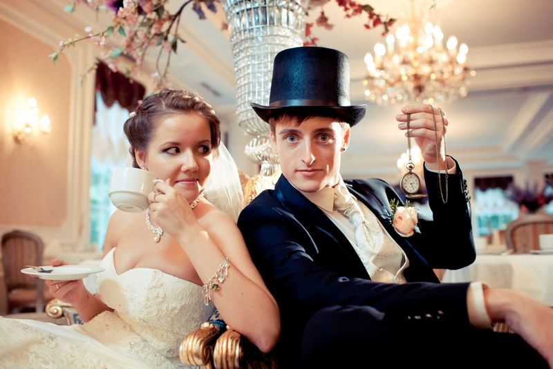 Европейский стиль образа жениха и невесты дополнили чёрный цилиндр жениха и часы на цепочке - фото 570262 Илька(Ира)