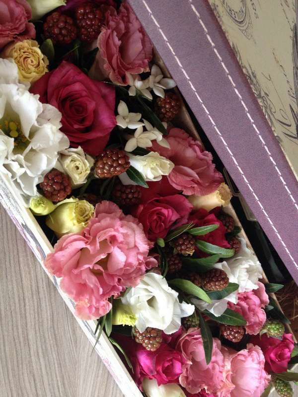 Фото 6352771 в коллекции Подарочная коробка с цветами и алкоголем - Лёк -СтебеЛёк оформление свадеб