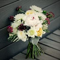 Заказать цветы на свадьбу: 
Сайт: 
Тел: 988-45-88 
Флорист- декоратор: 
