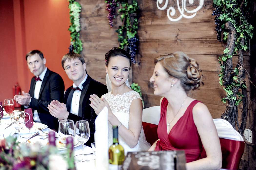 выездная регистрация, европейская свадьба, красный, белый, банкет - фото 11535884 Маслова Виктория - фотограф