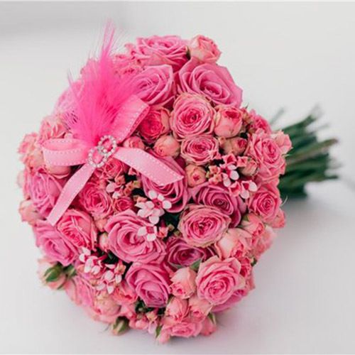 Букет невесты из розовых роз и фрезий