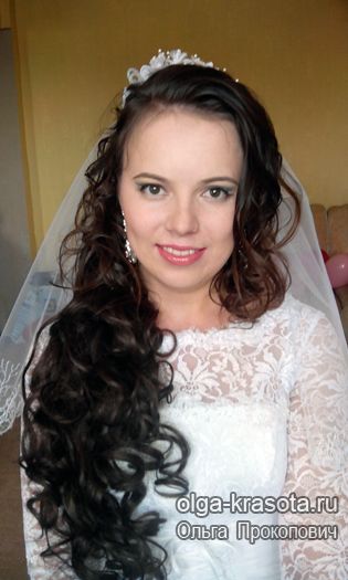 Прическа с накладными прядями  и макияж невесты  - фото 1914701 Парикмахер-визажист Ольга Прокопович