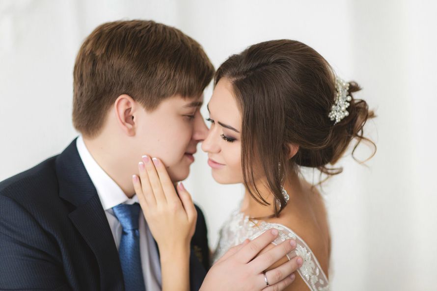 Макияж/прическа Daria Businskaya
Фотограф Алена Никишкина - фото 13090372 Дарья Бусинская - визажист-стилист