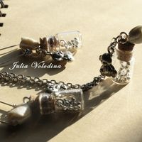 Милейший комплект ручной работы "Мишка и чайная роза" . Холодный фарфор, металлические бусины, стеклянные бутылочки и натуральная пробка. 1050 руб. ‼ Заказать 