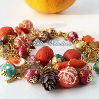 Браслет "Мандариновый Новый год" в бирюзово-малиново-золотой гамме. Очень празднично! Елочные шары, шишки, мандарины! 1350 руб.