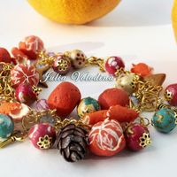 Браслет "Мандариновый Новый год" в бирюзово-малиново-золотой гамме. Очень празднично! Елочные шары, шишки, мандарины! 1350 руб.