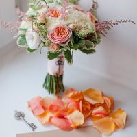 Букет Цветочный салон "Розы от Морозовой" 
Буквы Plastic Friday 