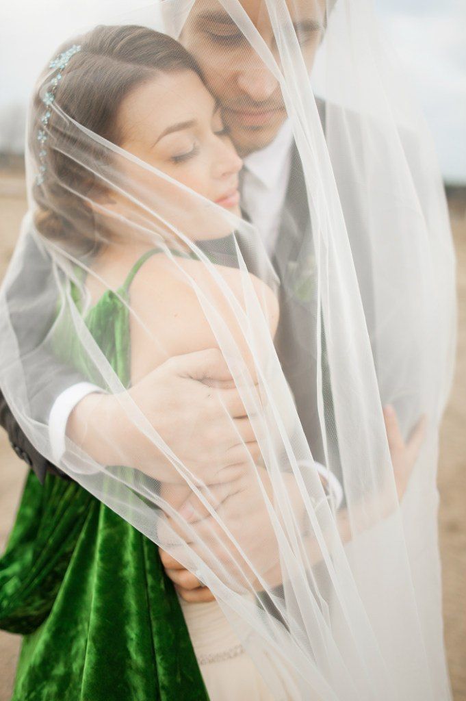 Стилист Ольга Ермолович 
Фотограф Светлана Шенкель 
Флорист Елена Городилова 
Свадебная полиграфия Оксана Лучкина 
Свадебное платье салон Лоранж ht - фото 8987052 Декор и флористика от Елены Городиловой 