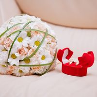 Букет невесты из ромашек и роз