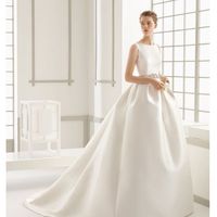 Если Вы любите стильные и изысканные атласные платья так же как мы, то этот пост для Вас! 