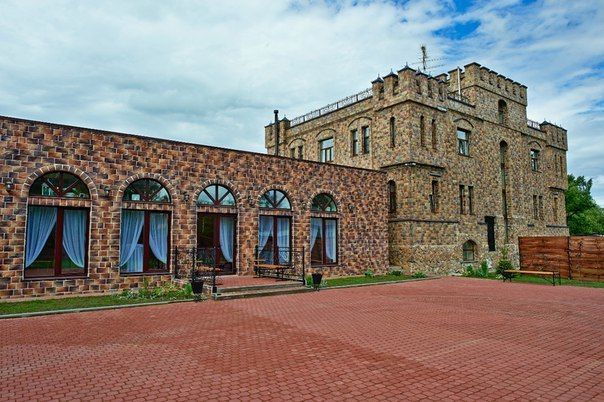Где находится ресторан замок
