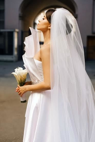 Свадебное платье со стразами Swarovski