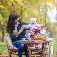 Фотопроект "Уютная осень"
Необыкновенная Кристина со своей семьёй 
Идея и оформление фото-зоны: студия декора  "Special Event" 
Фотограф: Ирина Петрова
