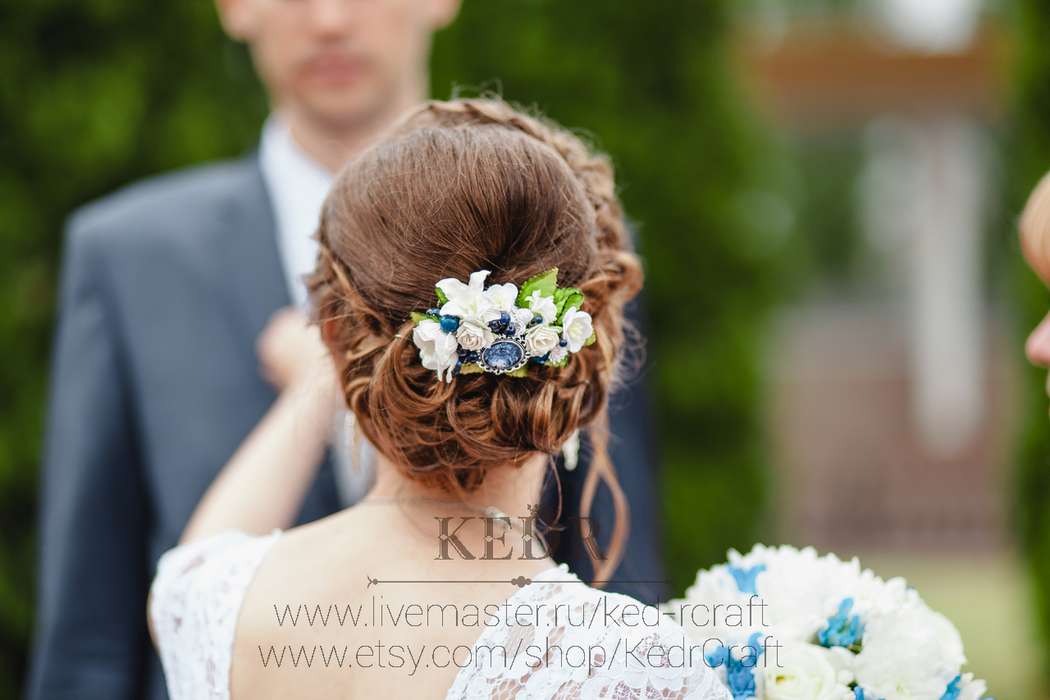 цветочный бело-синий гребень невесты - фото 10569940 Авторская мастерская аксессуаров Kedr