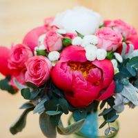 Букет с пионами, кустовой розой и эвкалиптом для обаятельной невесты Натальи)) 
Фотограф: Наталья Ибрагимова.