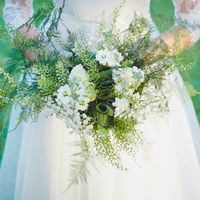 Свадебный букет в бело-зелёной гамме