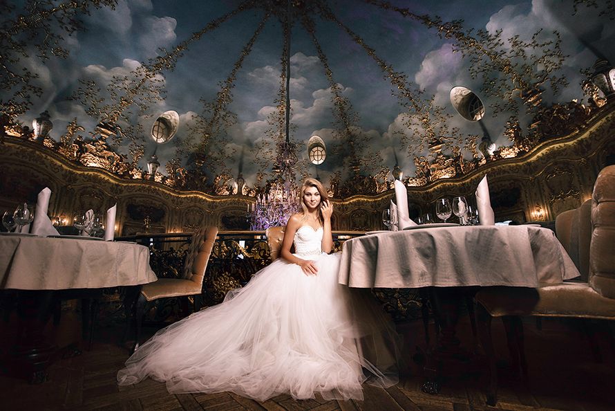 Невеста в пышном платье с мягкой фатиновой юбкой со шлейфом - фото 3027285 Fotozstudio - фотосъемка