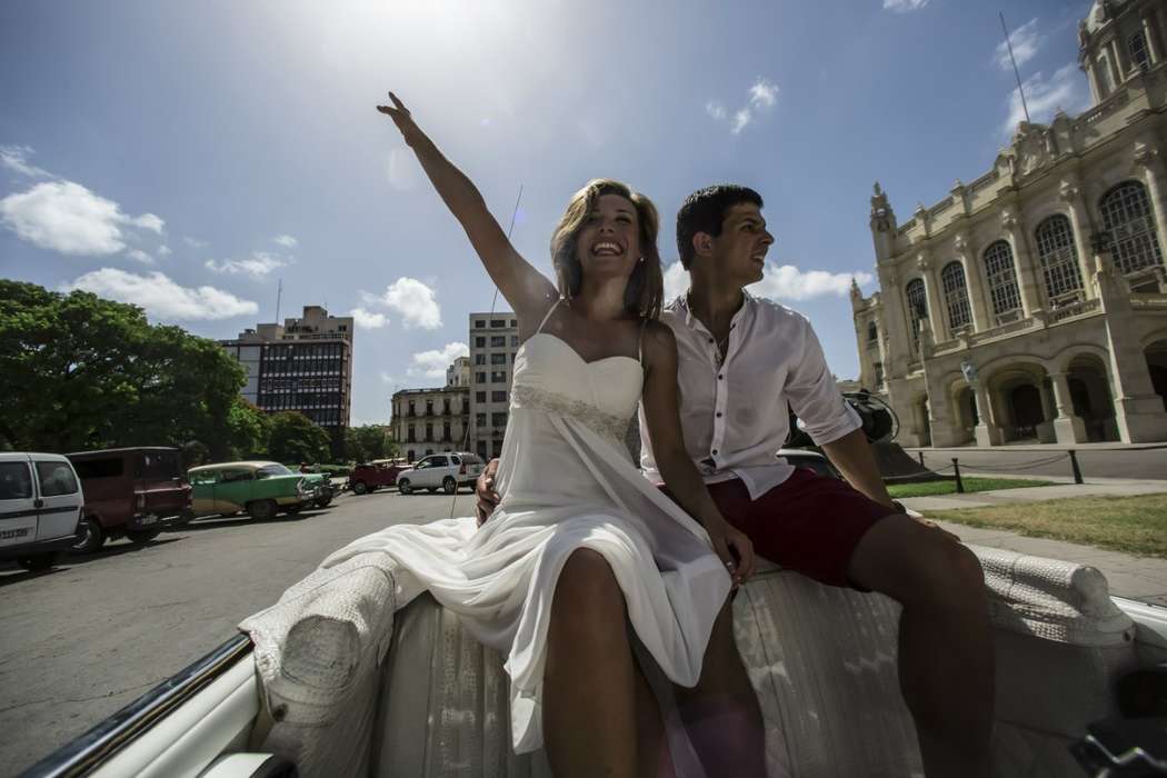 Свадьба на Кубе Гавана. Свадьба на Кубе. Куба фото свадьбы. Бракосочетания для туристов на Кубе в кокосовом одеянии.