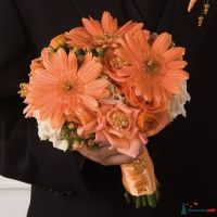 Букет невесты из оранжевых гербер и оранжевых роз