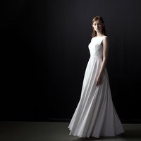31500RUB
Дезире
Шёлковое лаконичное платье для современной невесты. Лёгкая летящая юбка, небольшой шлейф и открытая спинка никого не оставят равнодушным.. Для смелых невест и выпускниц. Доступно так же в цвете капучино.