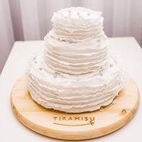 Гофрированный Свадебный торт , с жемчужными бусинками,в нежном исполнении пастельных тона.