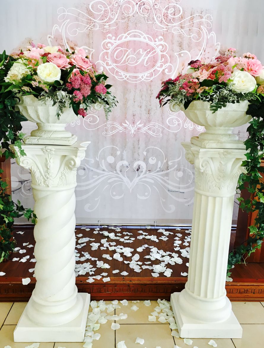колонны с вазами и цветами - фото 15428646 Студия событий BuketPortret