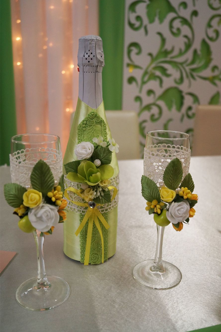 Декор свадебных бокалов и шампанского