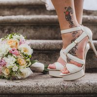 Ножки и букет невесты