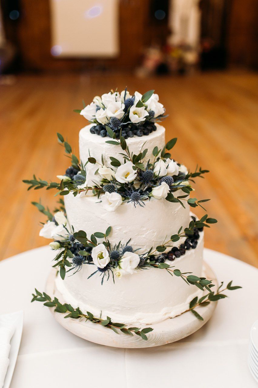 Украшение свадебного торта - фото 17093884 Мастерская флористики и декора Irene Me Flor