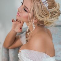 Валерия
Невеста 
Фотограф 
Свадебное платье 
Свадебные украшения 
Макияж и прическа я