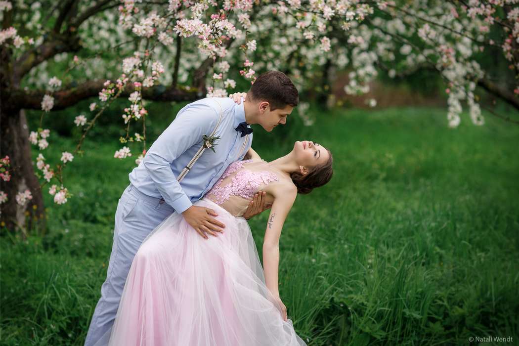 Стилизованная свадебная фотосессия в цветущем саду - фото 14669226 Фотограф Наталья Вендт
