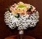Букет с альстромерией, хризантемой, опушка из гипсофилы - фото 15725676 Декор Флора - цветочная мастерская