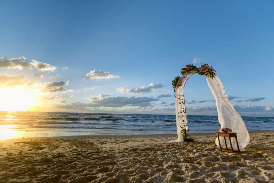 Символическая церемония на пляже