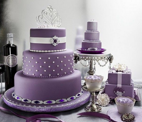 Три свадебных торта, украшенный съедобным жемчугом, белой лентой и диадемой - фото 1377827 Ylianna