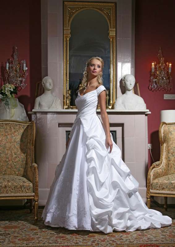 Фото 1383835 в коллекции Свадебные платья в наличии в Санкт-Петербурге - Свадебный салон Bridal Sisters