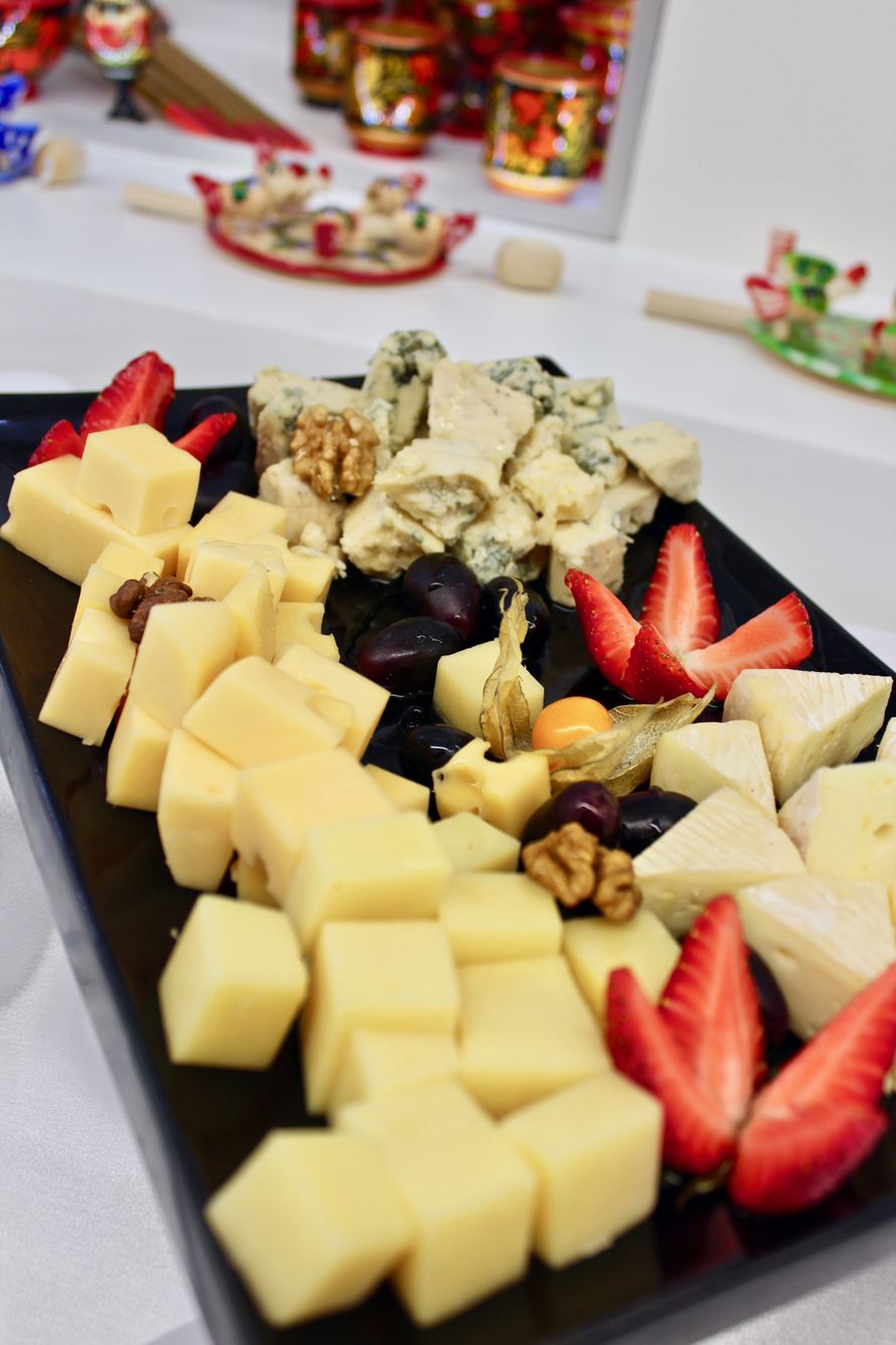 Красивое оформление сыра Сырная тарелка!: фото 17529328 - TZAR catering