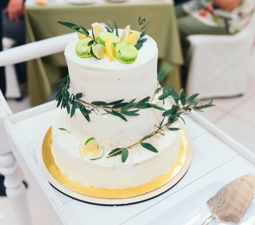 Торт на нежную свадьбу оливково цвета - фото 17634862 Кондитерская "Заварное"