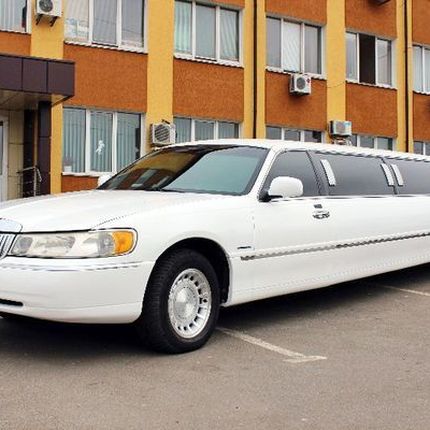 039 Лимузин Lincoln Town Car Prestige в аренду 