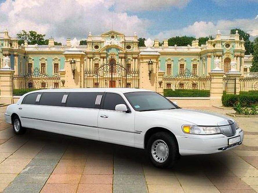 040 Лимузин Lincoln Town Car 120 в аренду 