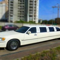 046 Лимузин Lincoln Town Car 120 ванильный в аренду 