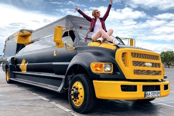 027 Лимузин Ford F-650 Limo в аренду, 2 часа