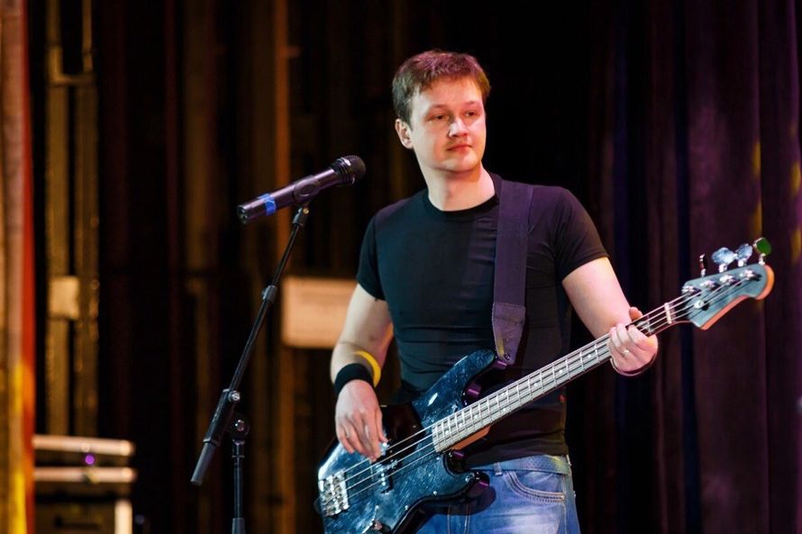 Андрей Б.-бас-гитарист - фото 17693822 Концертное агентство "Ариведерчи"