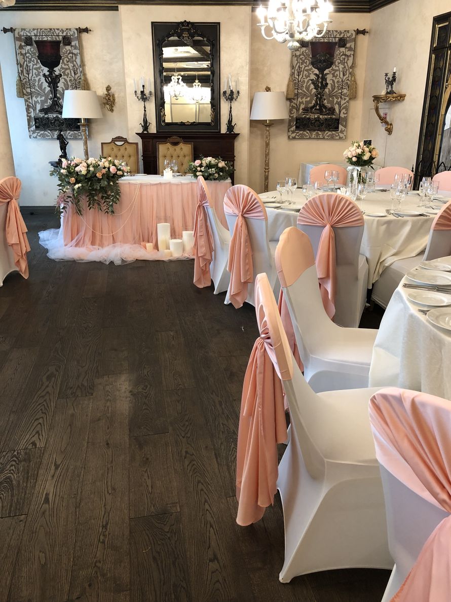 Нежнейшее персиковое оформление зала с флористикой из живых цветов - фото 19070418 Флорист и декоратор Kristina Kuzminova