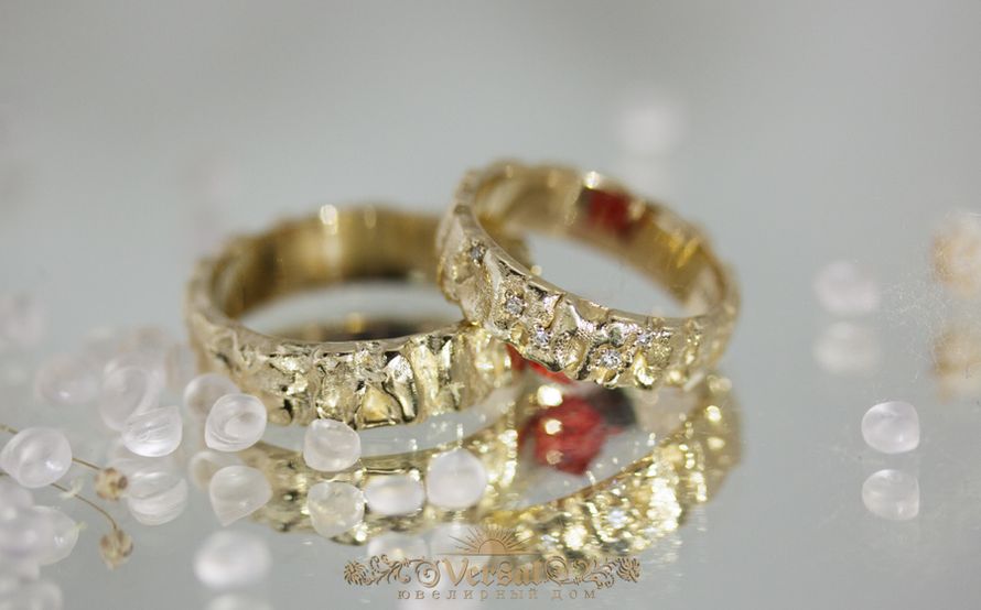 Женское золотое кольцо 