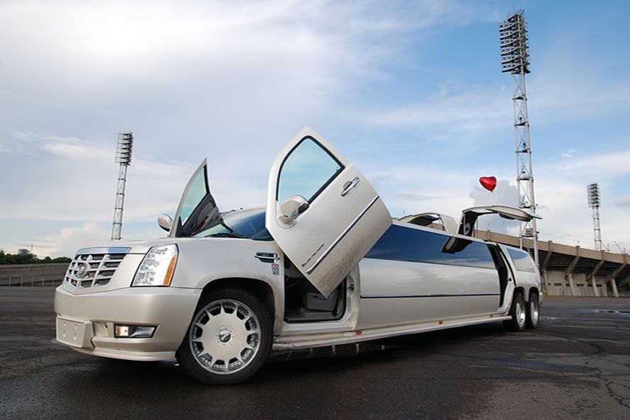 Cadillac  Escalade - фото 548823 Компания "101 Лимузин" - прокат авто 