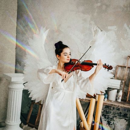 Выступление скрипачки - Ангел 